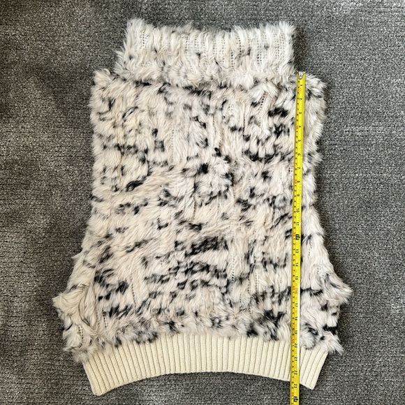 Neiman Marcus Real Fur Pullover Vest - Picture 13 of 13